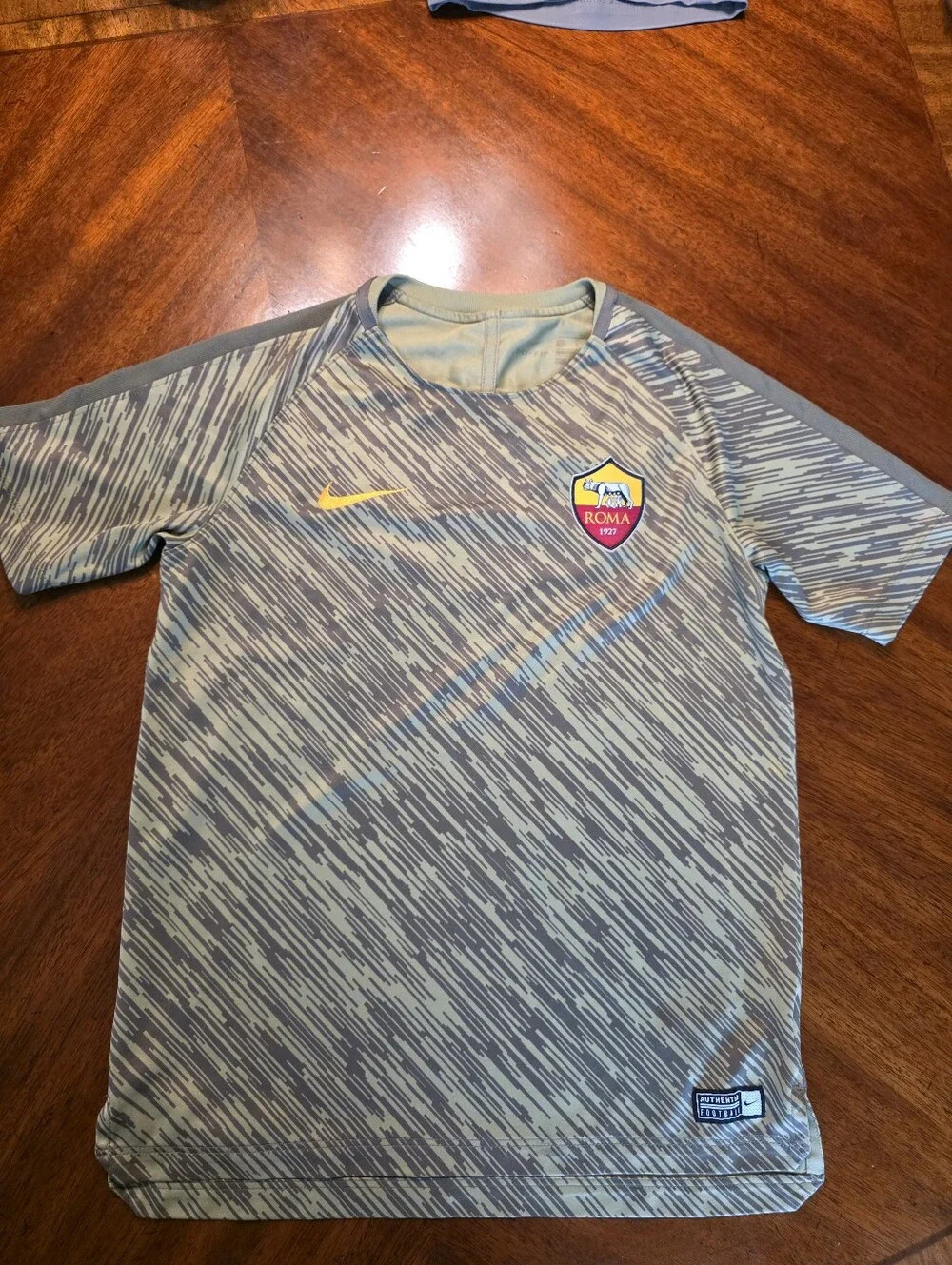 Boys Nike ROMA SOCCER KIT SIZE L